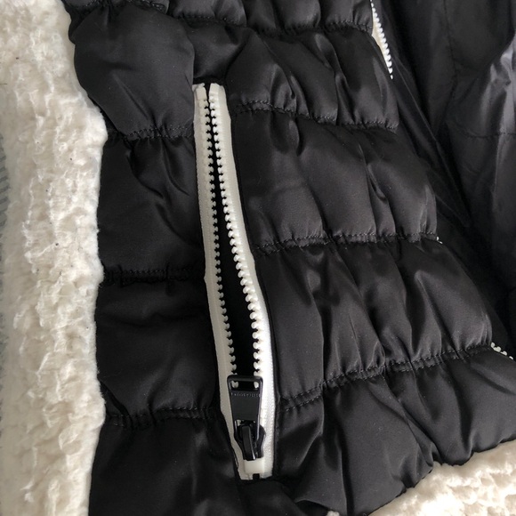 Calvin Klein Vest - Picture 4 of 7